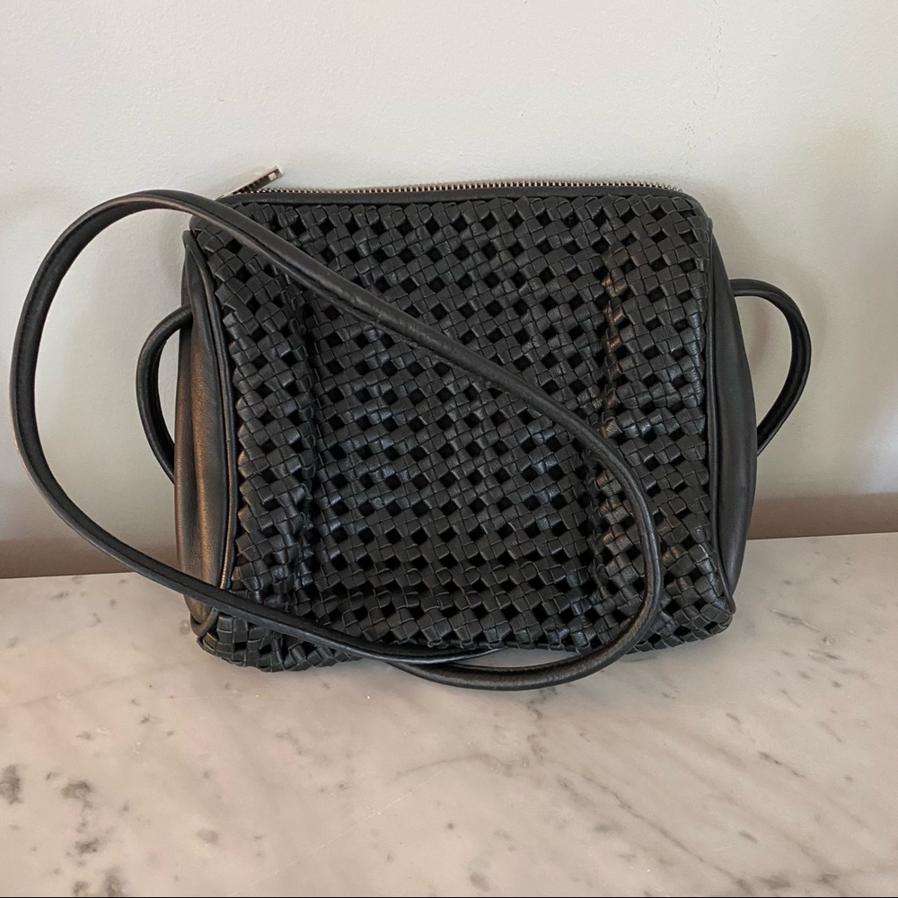 Cos leather black shoulder bag zip!